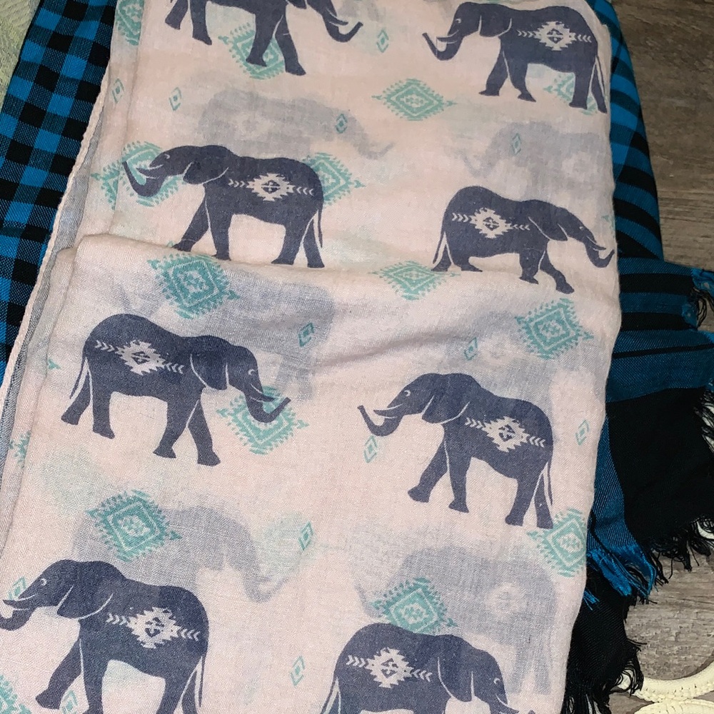 Assorted Patterned Scarves - Picture 5 of 12
